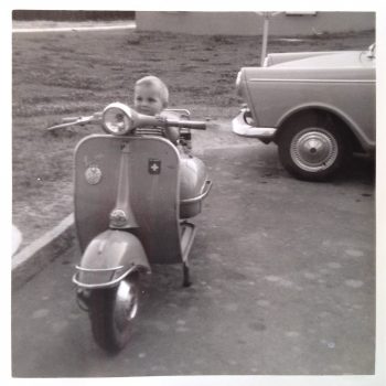 Auf Vespa 125 VNT von Vater im Jahr 1967